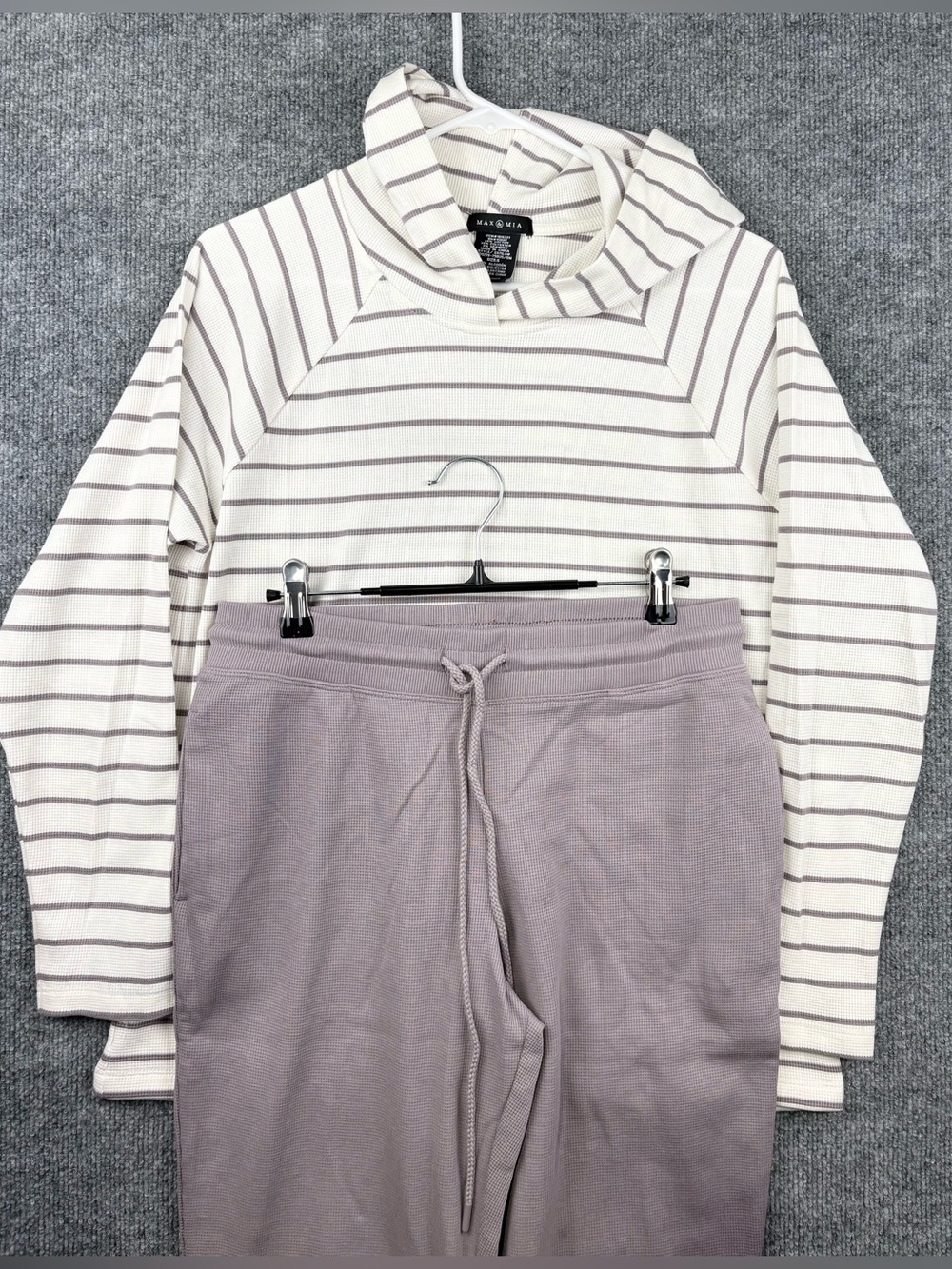 Max & Mia 2 piece lounge set size small white striped top purple bottom